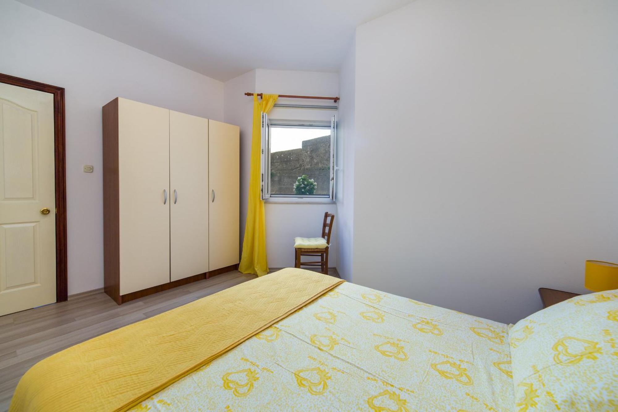 Apartments By The Sea Brist, Makarska - 11078 Номер фото
