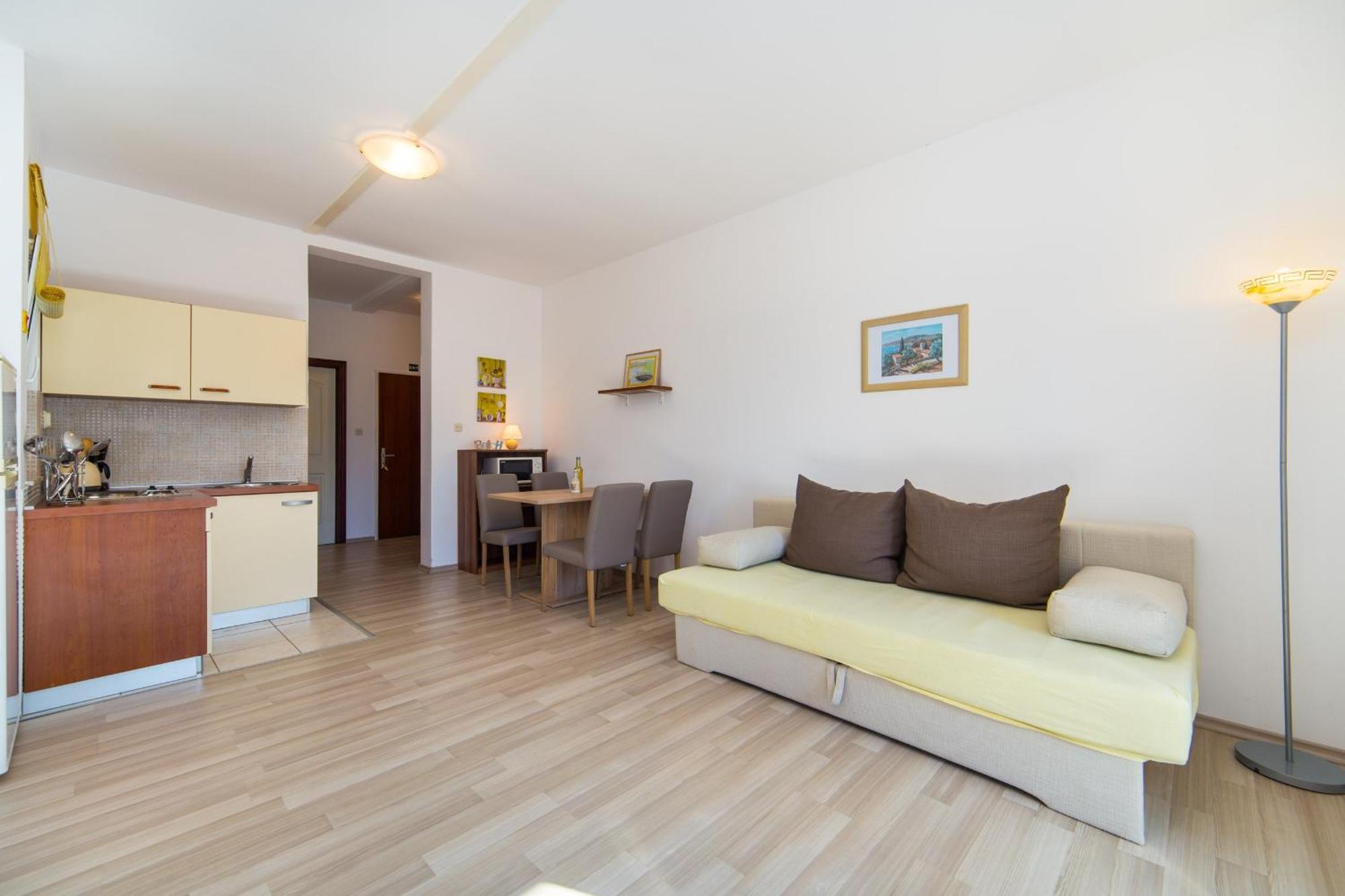 Apartments By The Sea Brist, Makarska - 11078 Номер фото